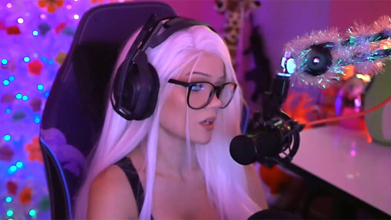 twitch streamer justfoxii car fire