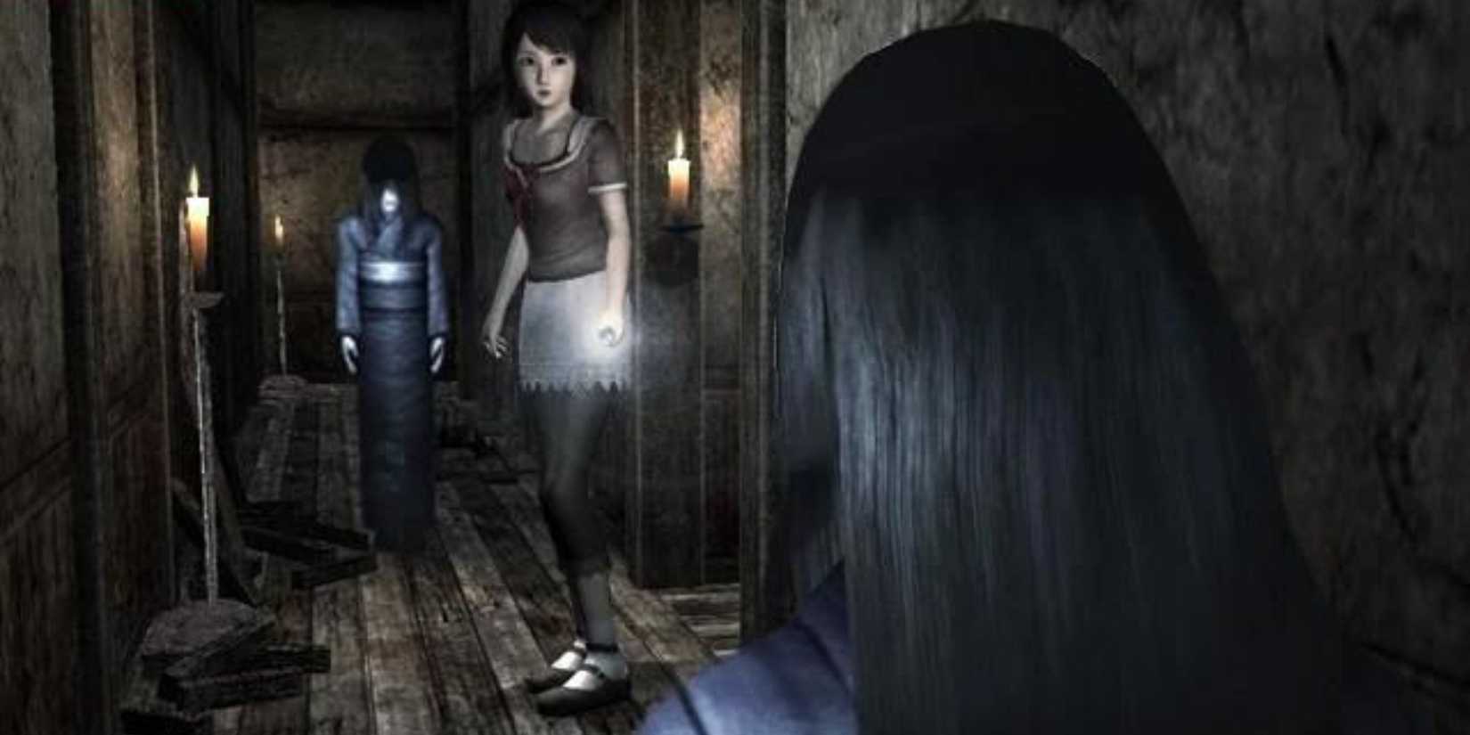 Akane Kiryu approaching the player in Fatal Frame 2
