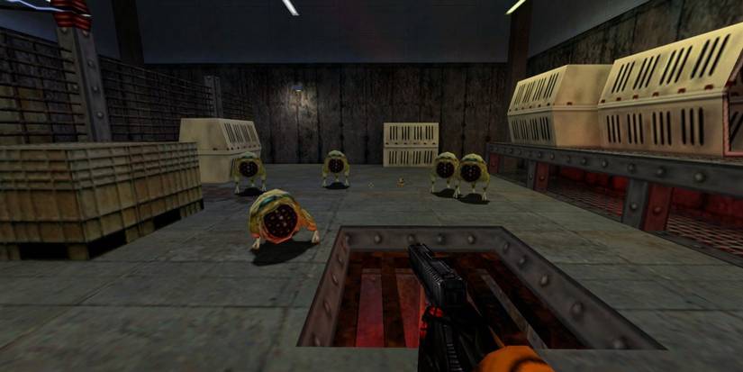 aliens fighting gordon freeman with a gun