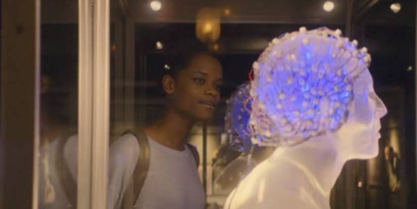 Nish (Letitia Wright) in the Black Mirror episode Black Museum