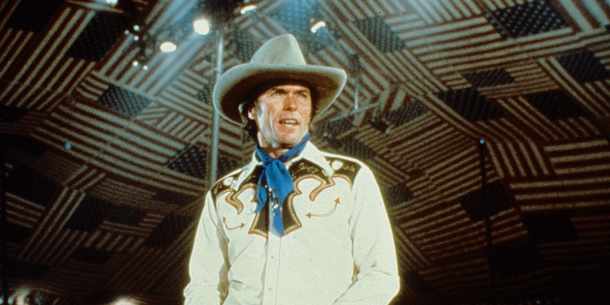 bronco billy clint eastwood doing rodeo in a western hat