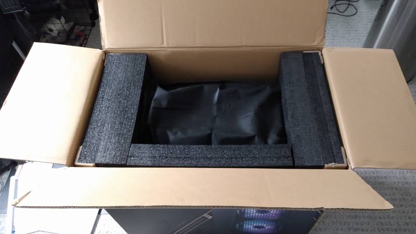 MSI MEG Prospect 700R Box Contents #2