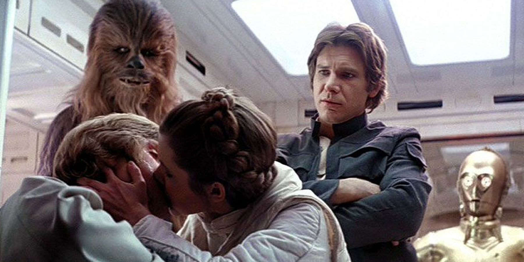 Luke Skywalker and Princess Leia Organa kiss