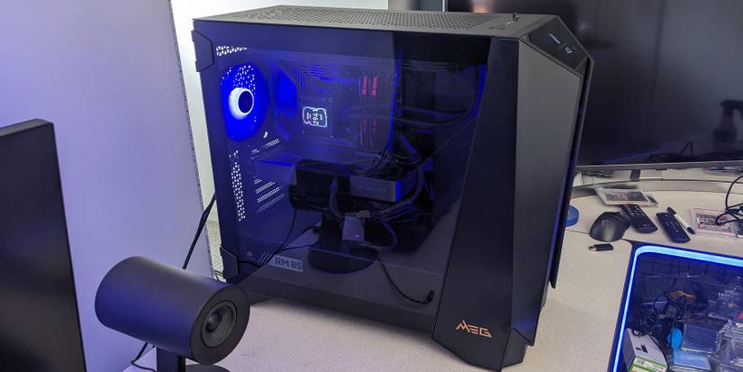 MSI MEG 700R Left Side