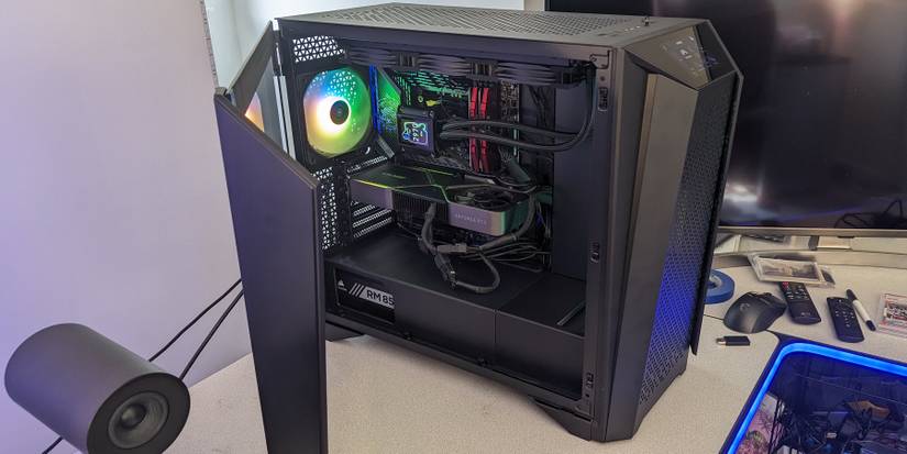 MSI MEG 700R Left Side Open