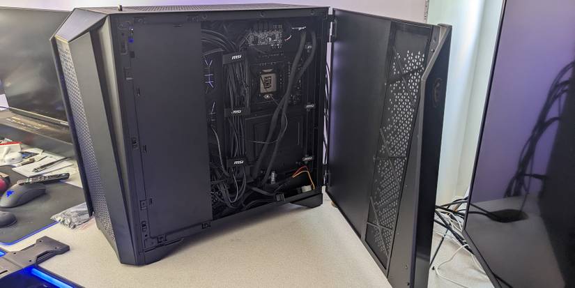 MSI Prospect 700R Right Side Open