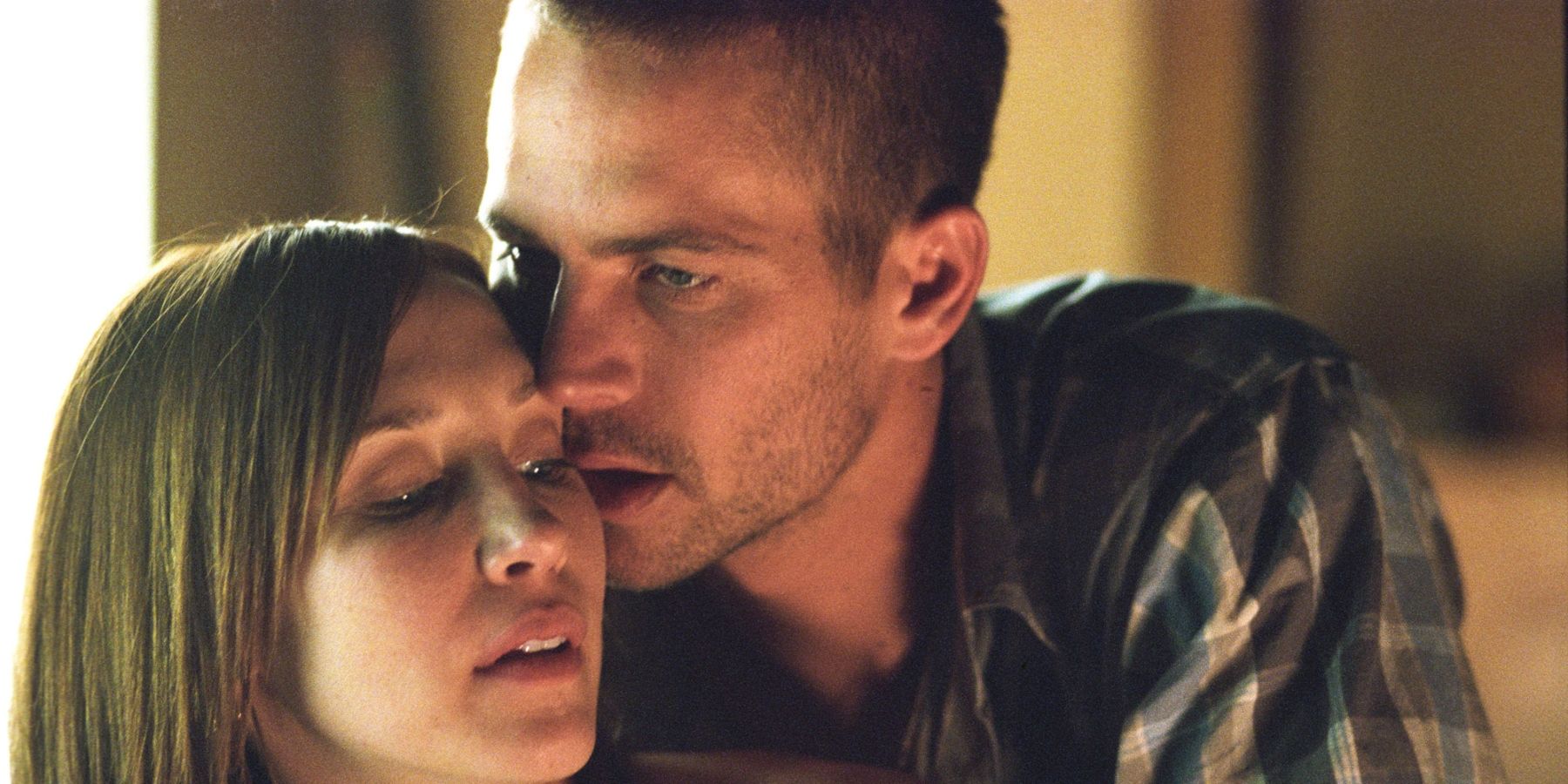 Vera Farmiga and Paul Walker in Running Scared