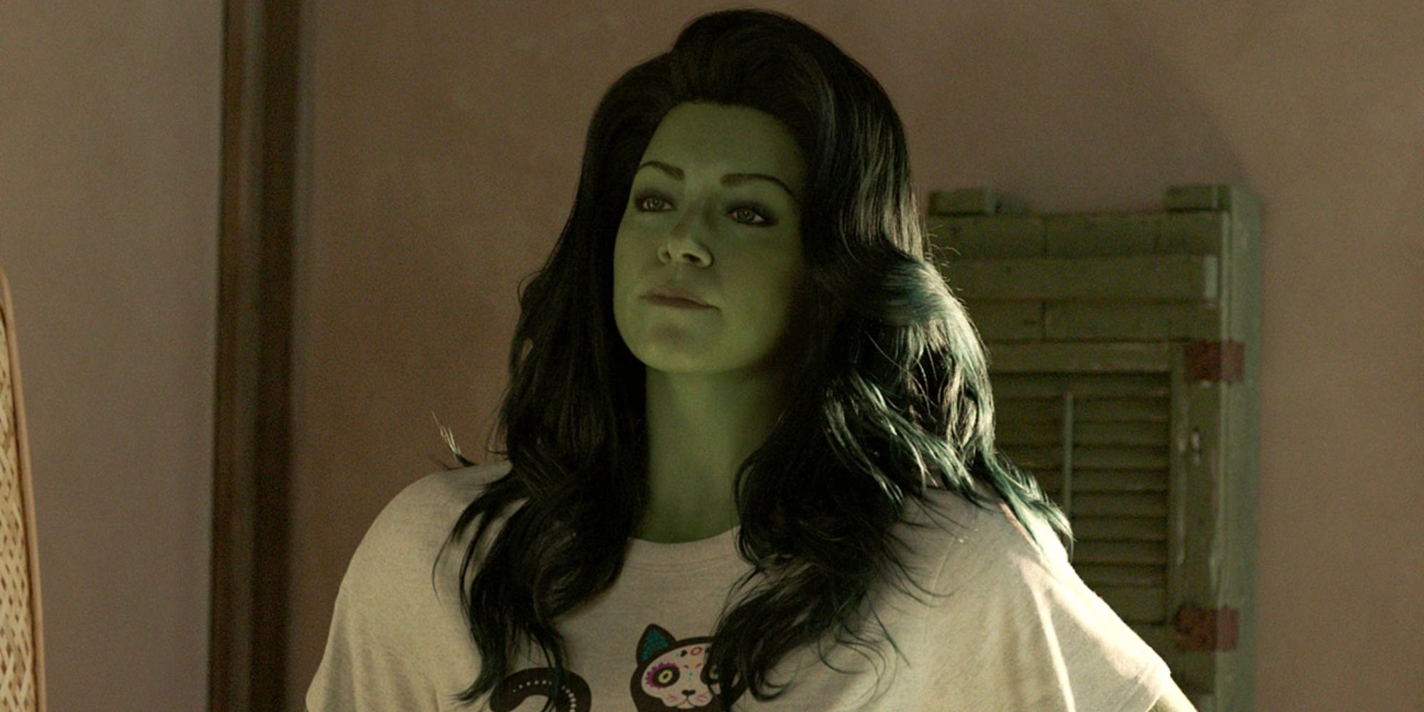 Maslany as She-Hulk in a t-shirt