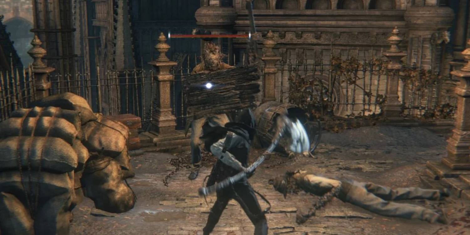 Enemigo huntsman usando un escudo en Bloodborne  Enemigo huntsman usando un escudo en Bloodborne