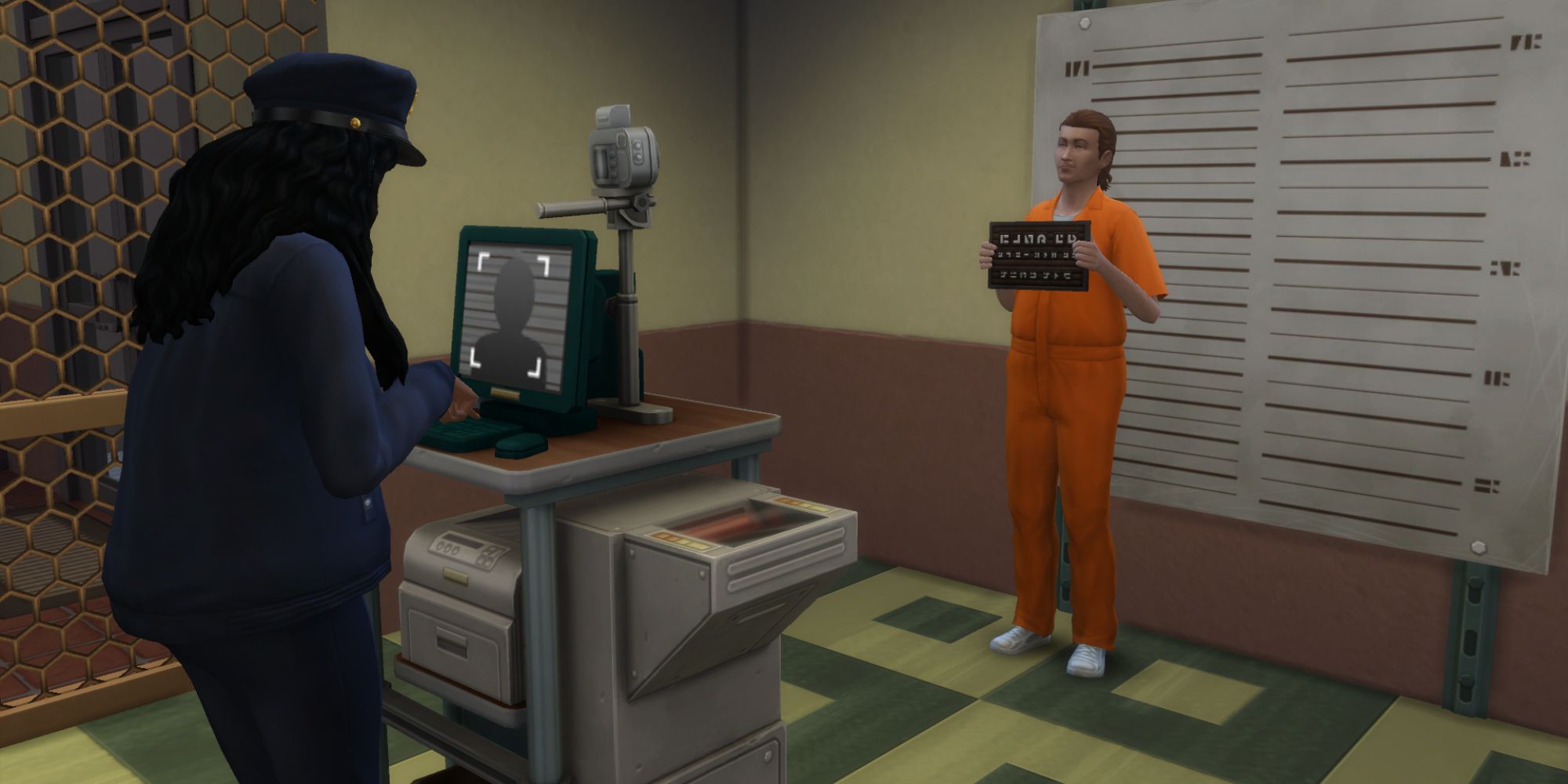 Uma detetive Sim tira fotos de um prisioneiro para sua carreira no The Sims 4