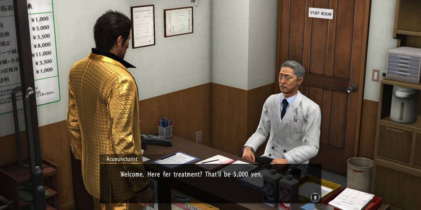 Kiryu at Acupuncture Clinic in Yakuza Kiwami 2.
