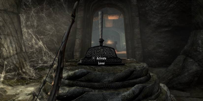 Solving a lever puzzle in Potema's Catacombs in Skyrim