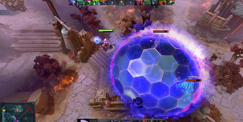 Players attacking each other in Dota 2