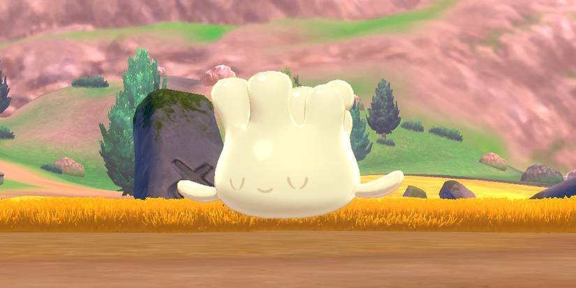 Milcery prepares to battle the player character with its eyes closed.