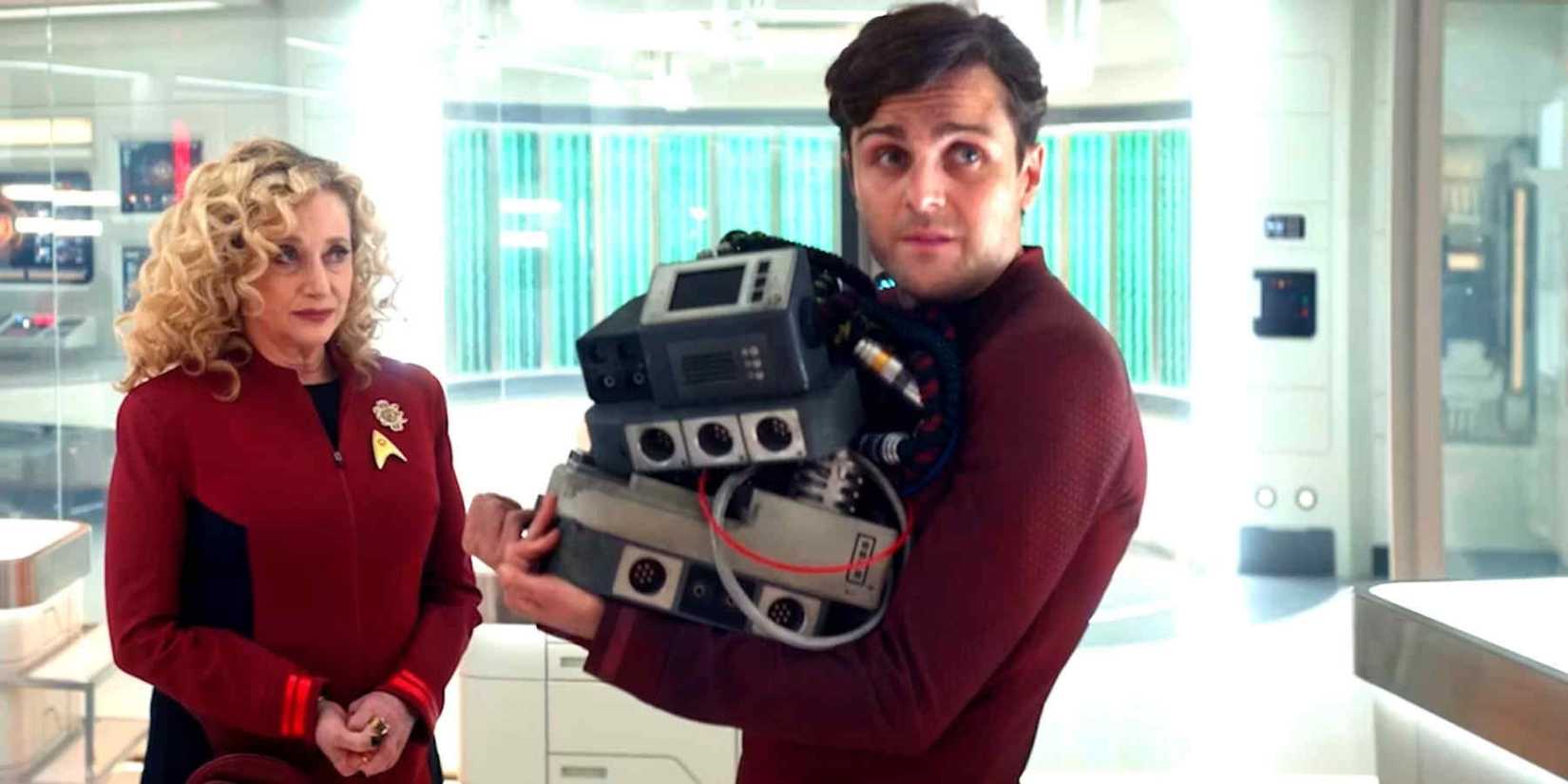 Pelia and Scotty in Star Trek
