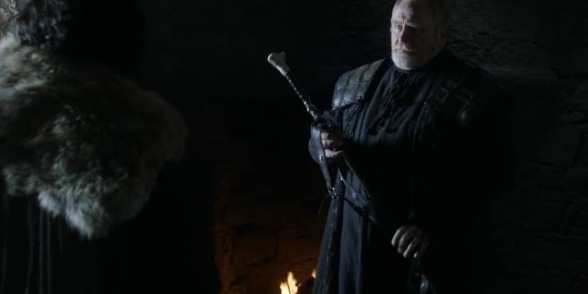 Jeor Mormont gives Longclaw to Jon Snow in Game of Thrones.