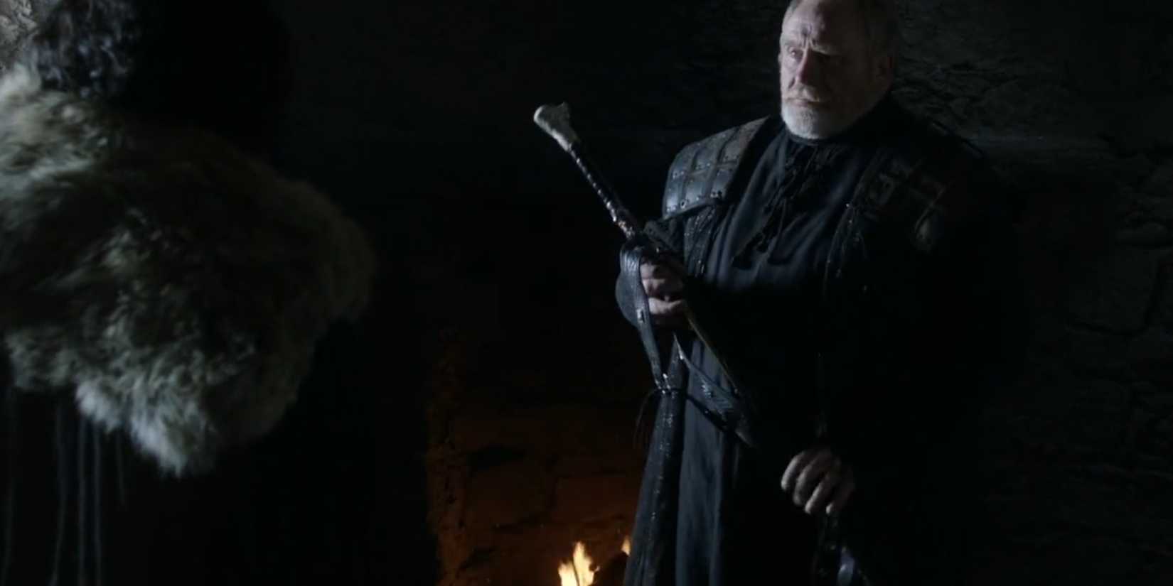 Jeor Mormont gives Longclaw to Jon Snow in Game of Thrones.