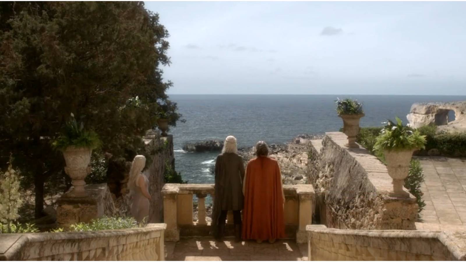 Daenerys Viserys and Illyrio Mopatis in Game of Thrones.