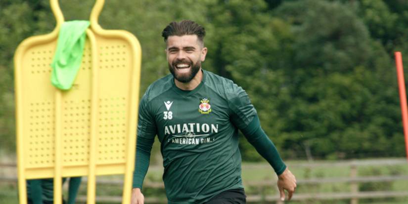 Elliot Lee training for Wrexham AFC