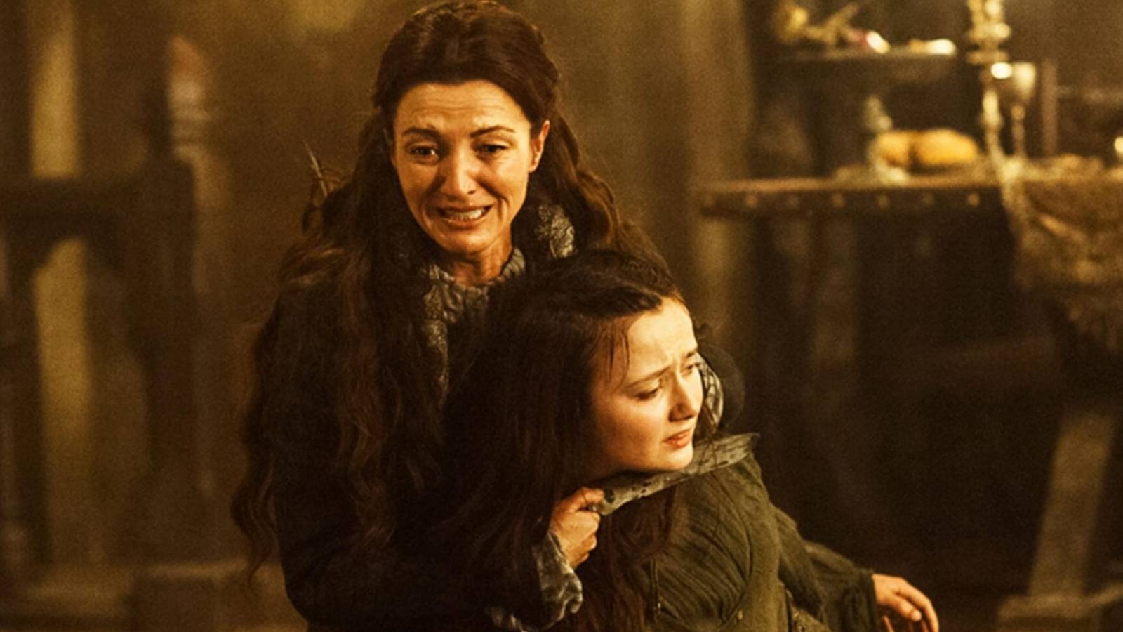 Catelyn Stark holds a knife to a young girl