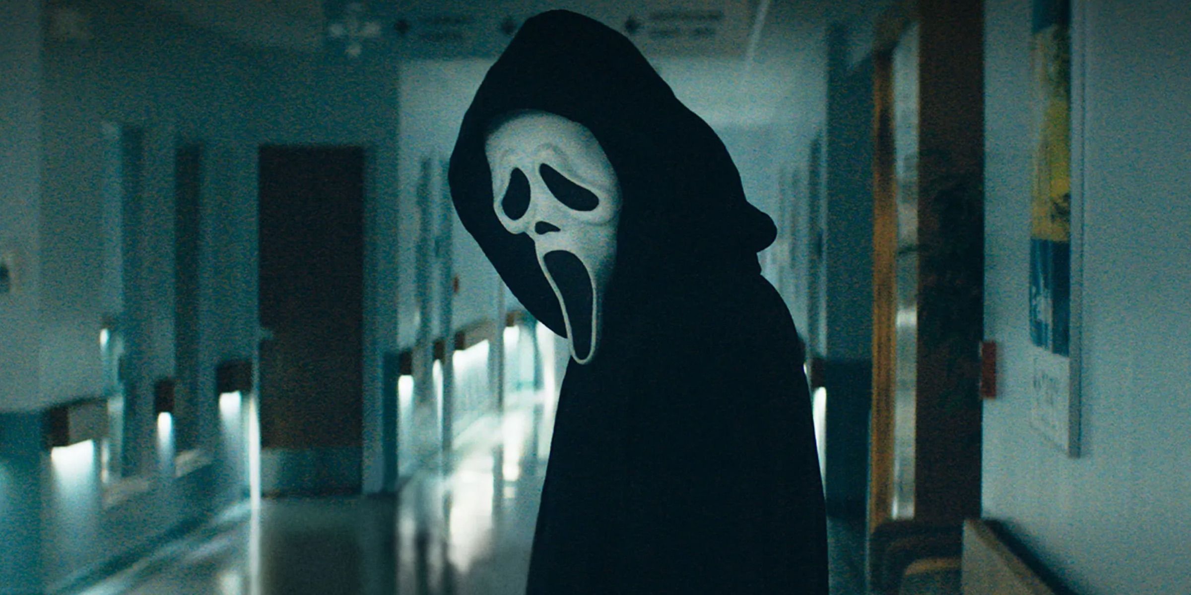 Ghostface in an empty hallway in Scream (2022)