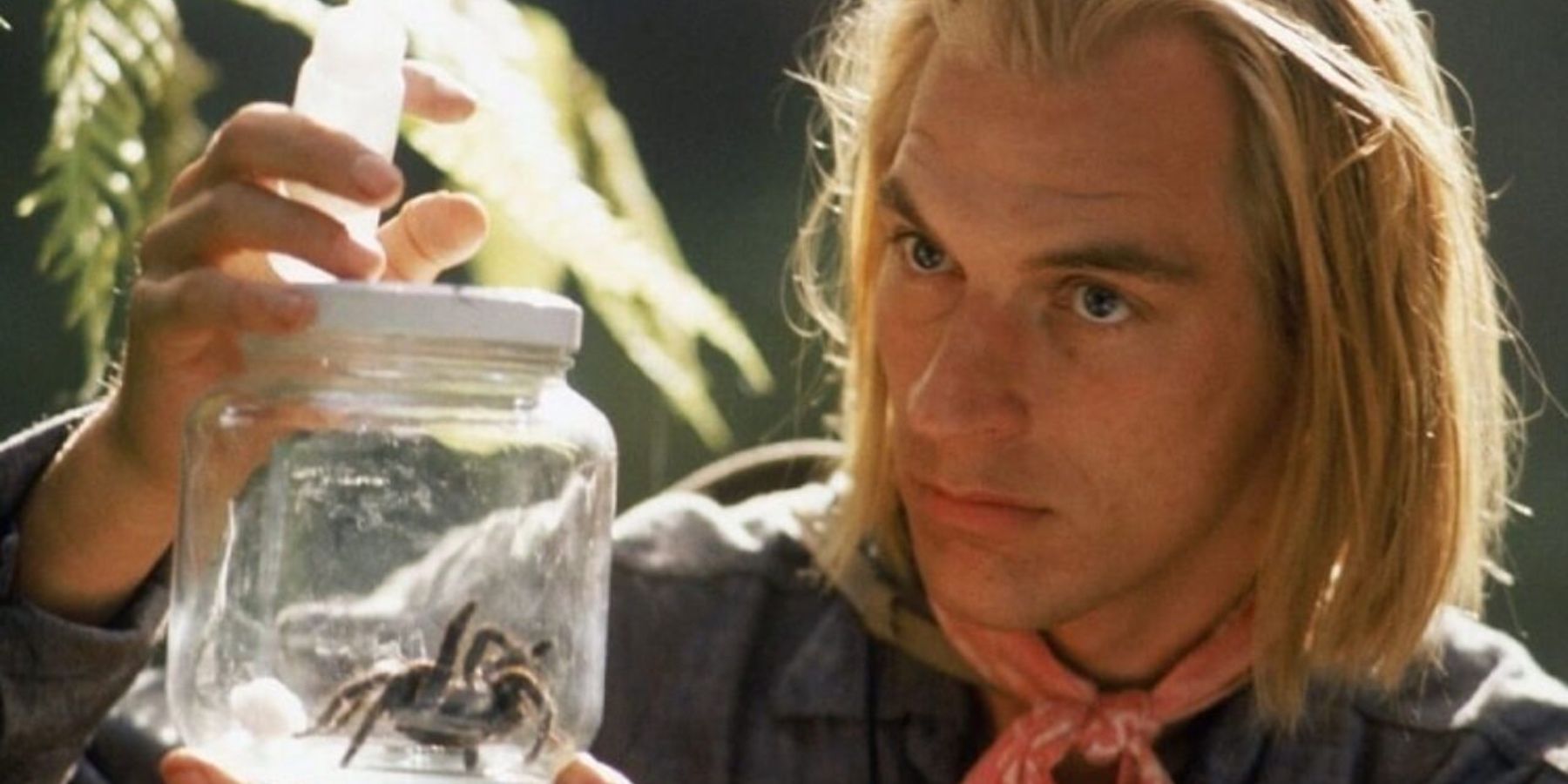 Julian-Sands-holds-spider-in-Arachnophobia