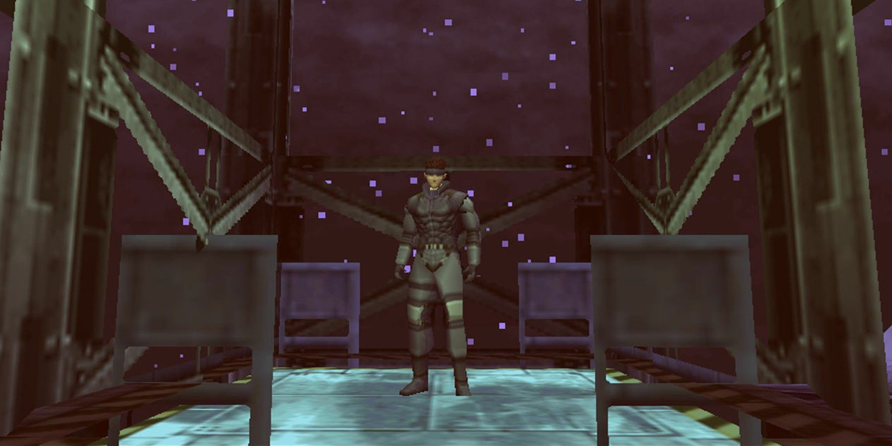 Solid Snake parado em um elevador em Metal Gear Solid 