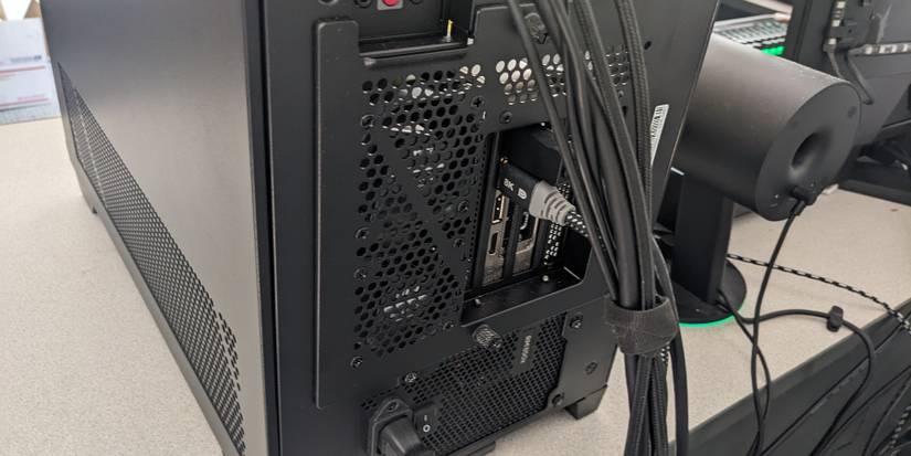 MPG Gungnir 300R GPU Holder Back