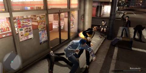 Kiryu Punching A Thug 