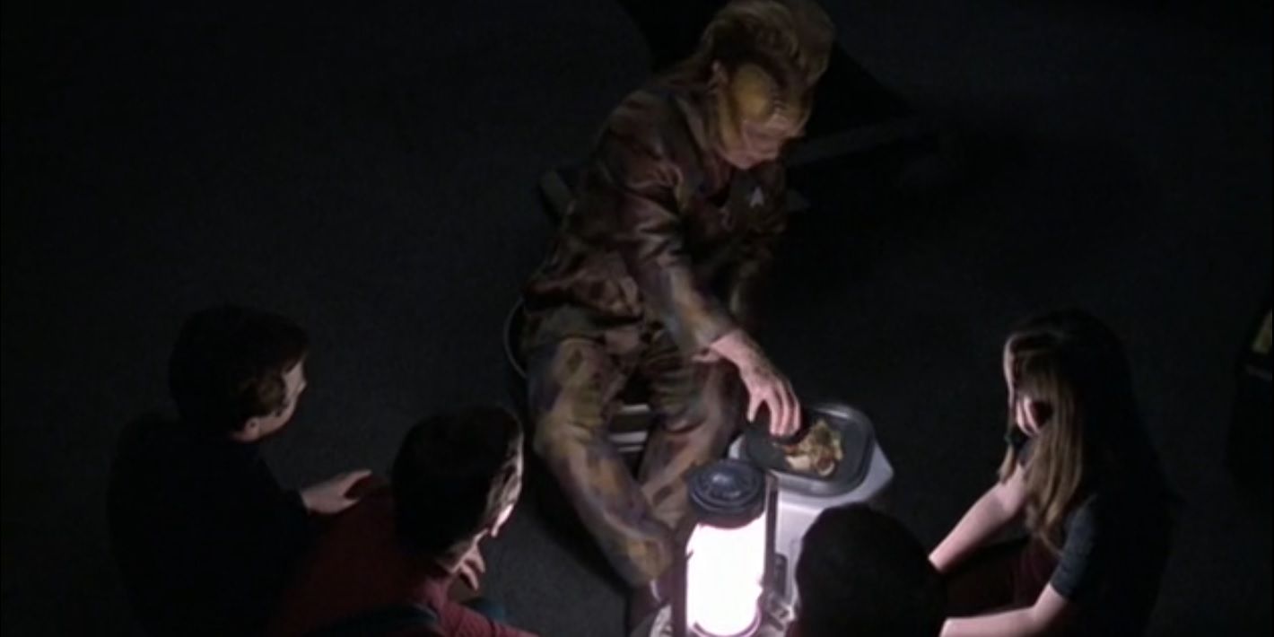 Neelix tells the children of Voyager a ghost story.