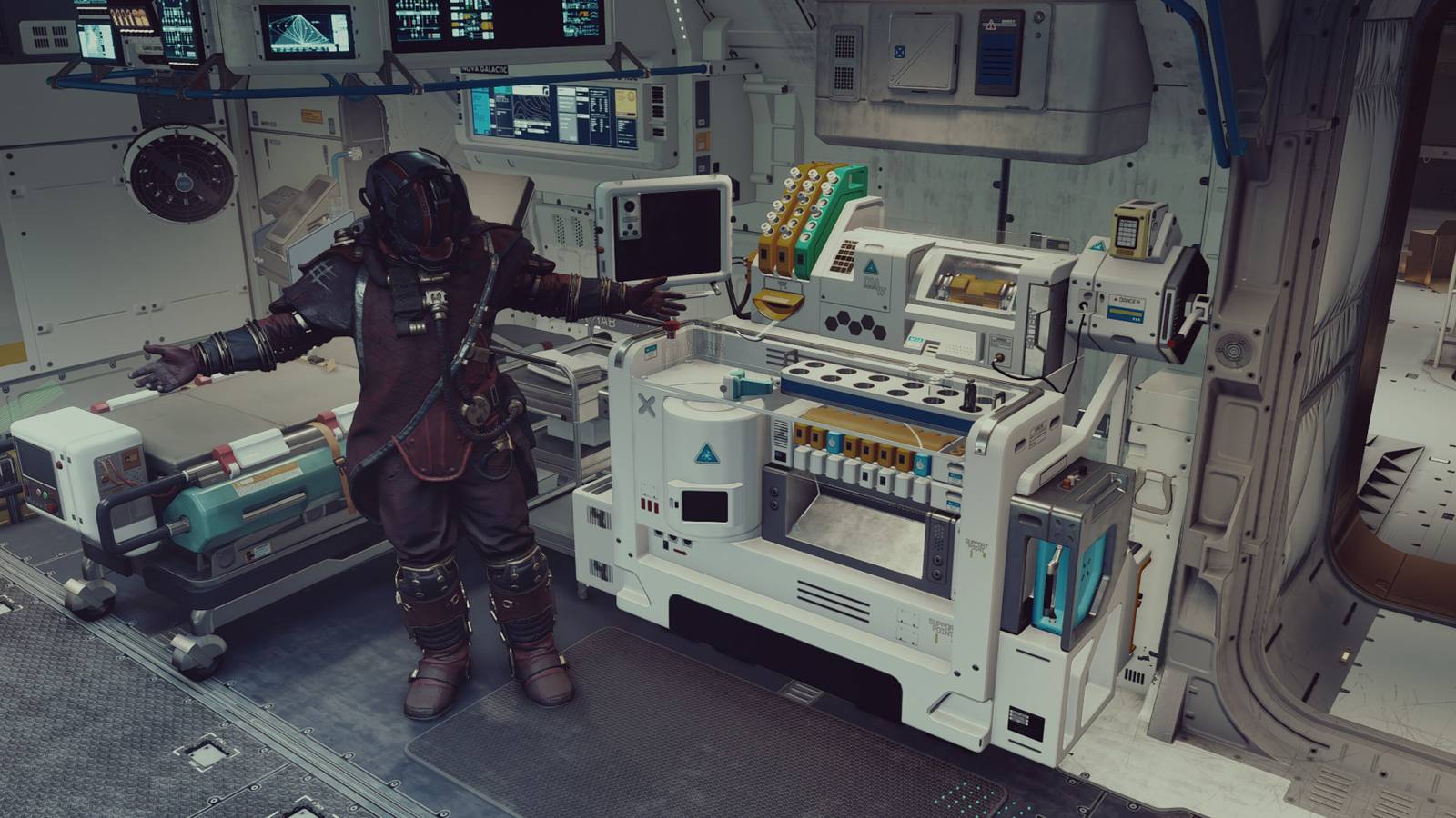 starfield player at the pharmacy workbench in their ship