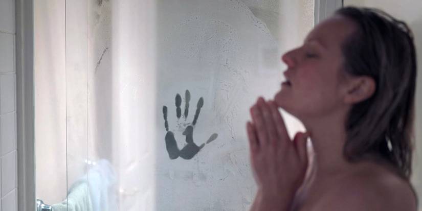 Elizabeth Moss encounters The Invisible Man