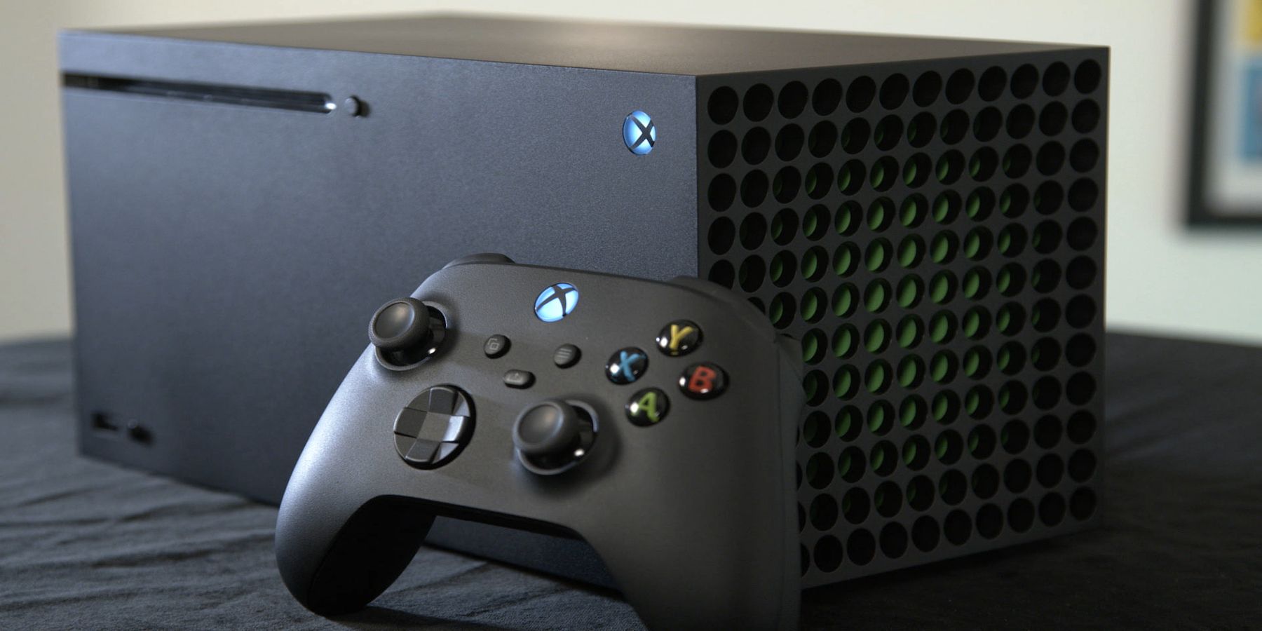 xbox-series-x-resting-on-side-on-table