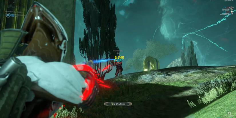 Warframe Between The Eyes decree in action as a Plinx shot hits an enemy's head.