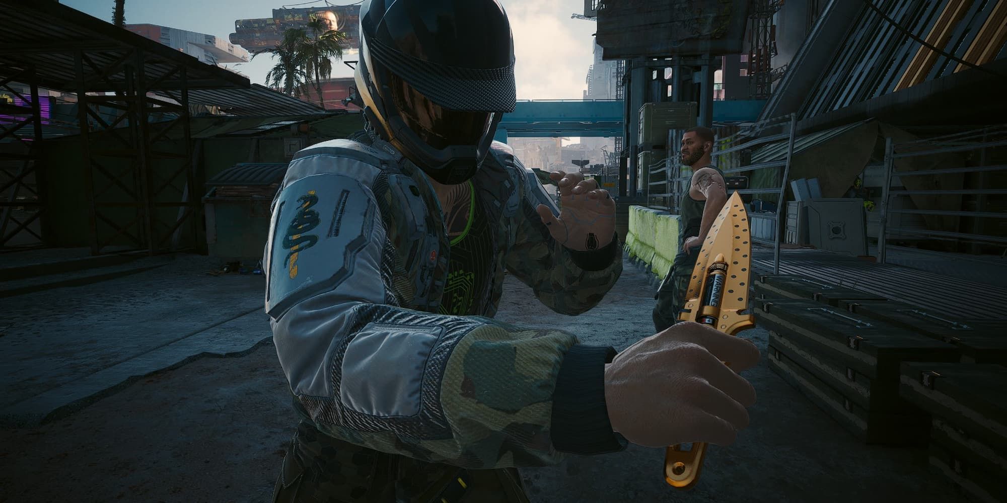 V holding a throwing knife in Cyberpunk 2077