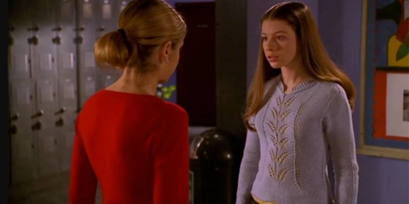 Buffy Summers (Sarah Michelle Gellar) and Dawn Summers (Michelle Trachtenberg) in Buffy The Vampire Slayer