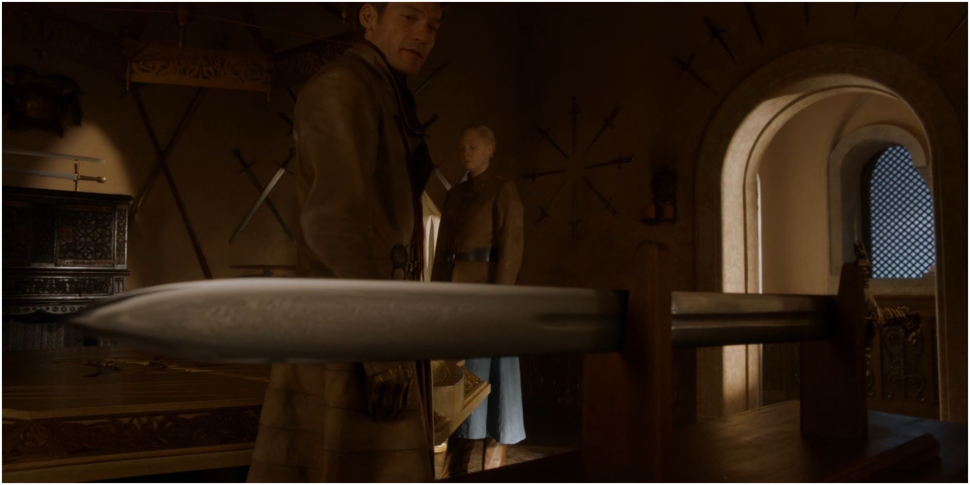 Jaime gives Brienne Oathkeeper (unnamed in the scene) in Game of Thrones.