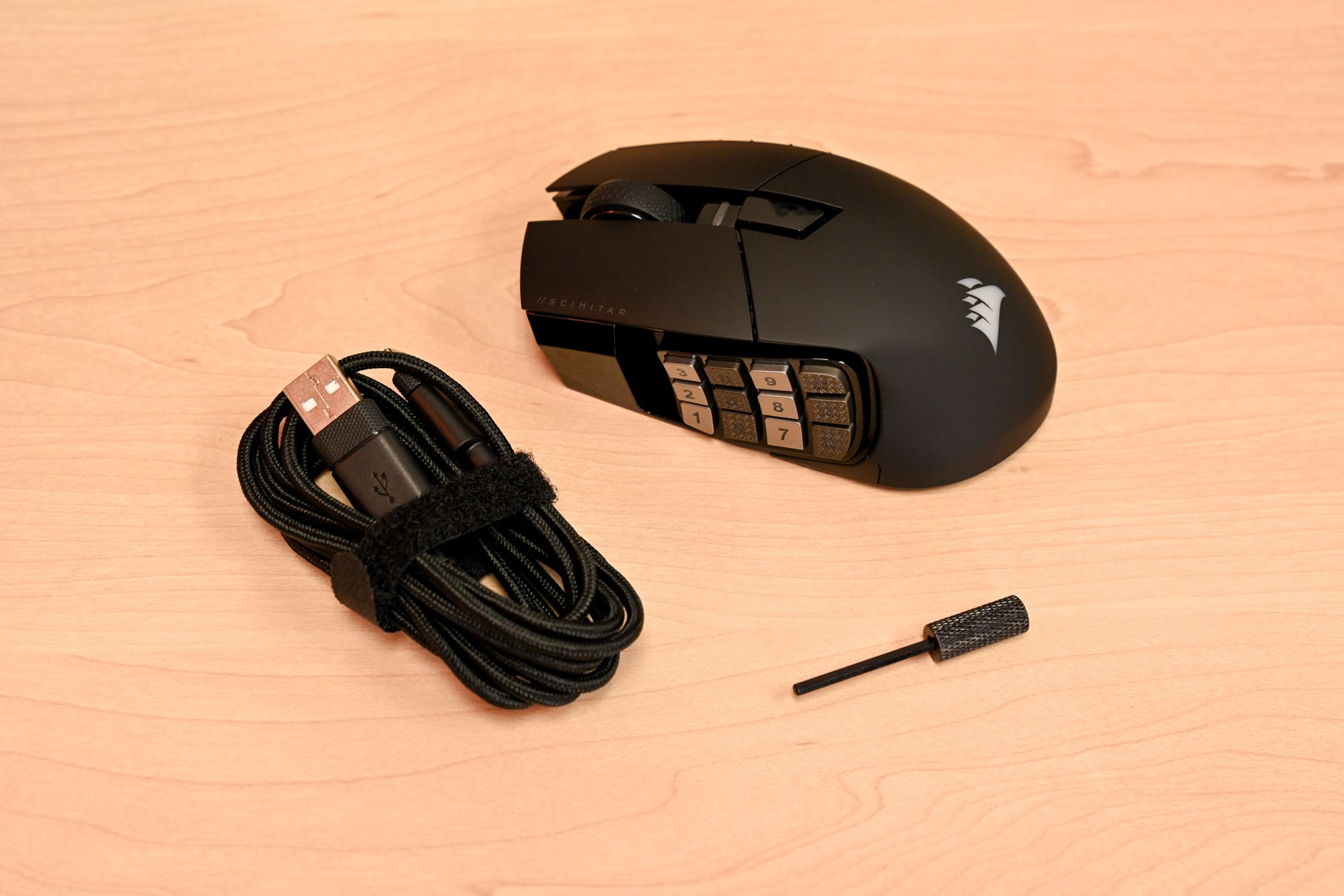 Corsair Scimitar Elite RGB Wireless Mouse Unboxed