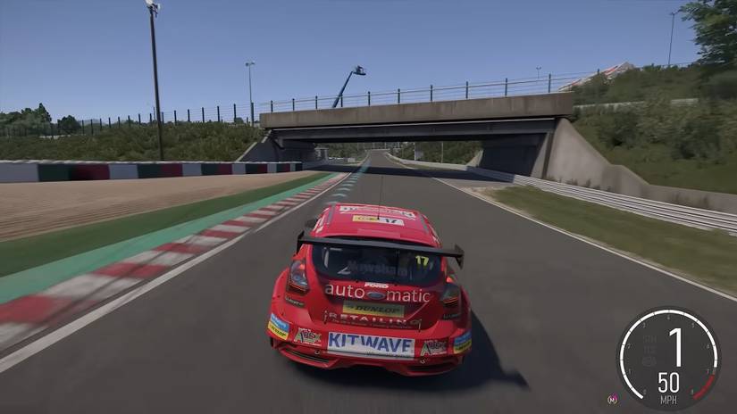 Forza Motorsport driving assists