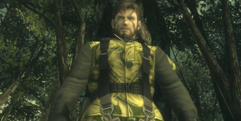 Naked Snake dressed in a banana-pattern damouflage in the jungle