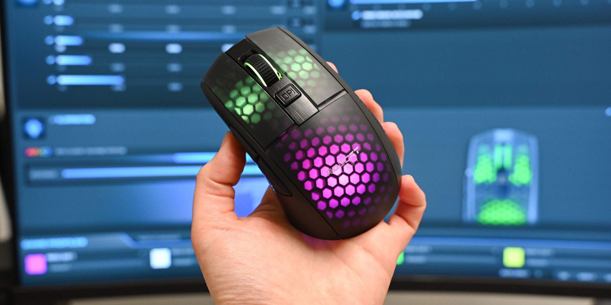 Person holding the Roccat Burst Pro Air Mouse infront of the settings-1