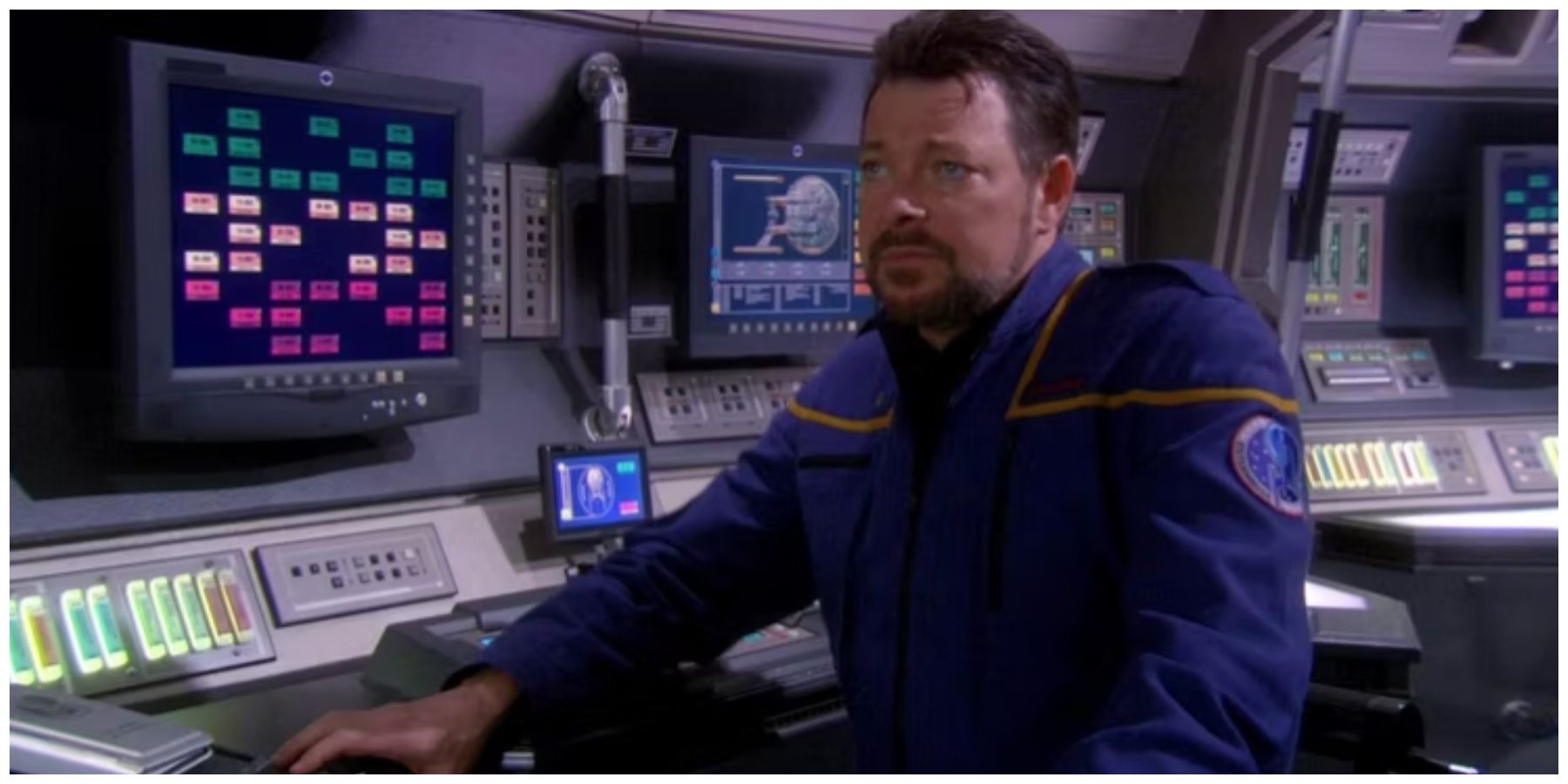 Jonathan Frakes as Commander William Riker