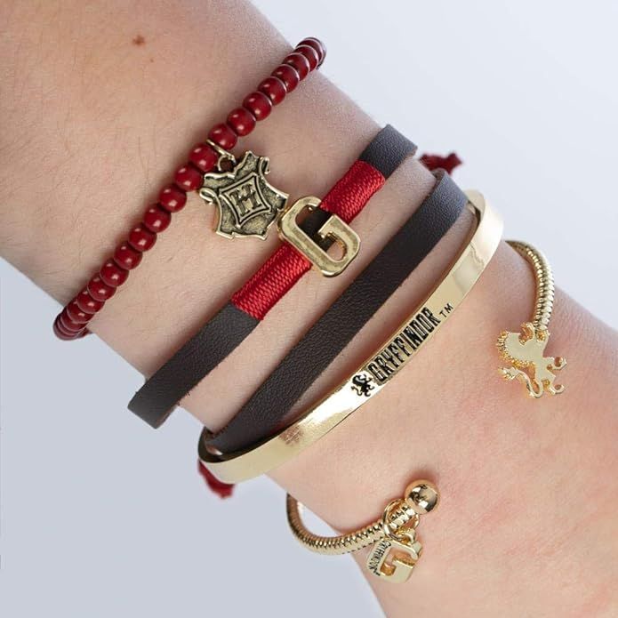 Learn to make bracelets that show off your Hogwarts house colours |  Wizarding World
