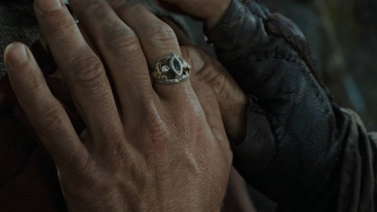 Aragorn wearing the Ring of Barahir in LOTR