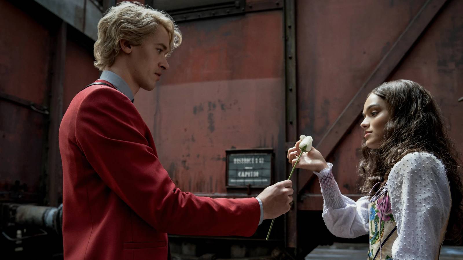 hunger-games-songbirds-snakes Cropped