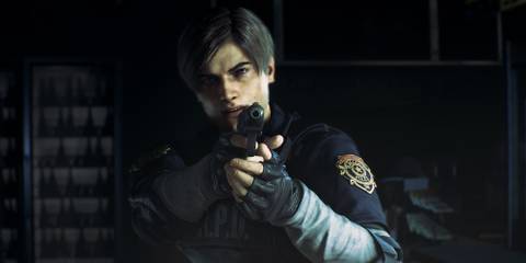Leon S. Kennedy aims his pistol in the Resident Evil 2 Remake