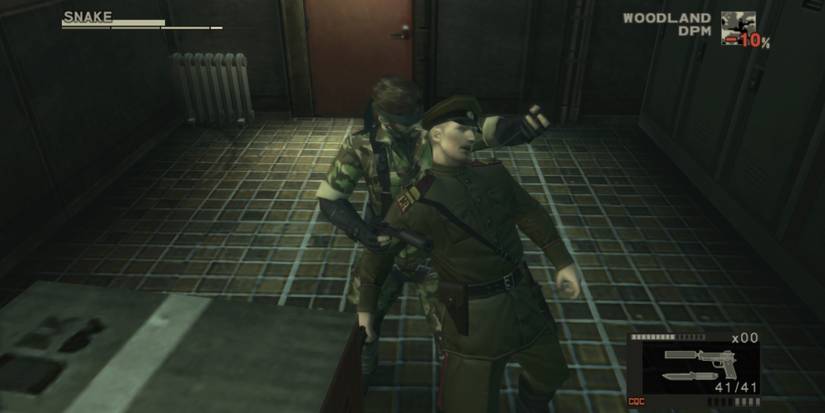 Metal Gear Solid 3 in granyj gorki lab interrogating a guard