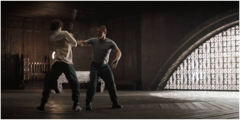 Paul Atreides fights Gurney Halleck in Dune.