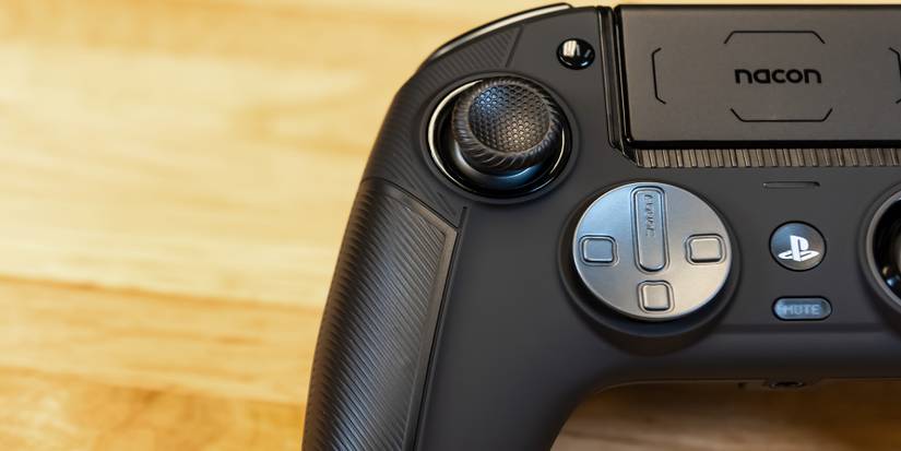 Nacon Revolution Pro 5 Left Side