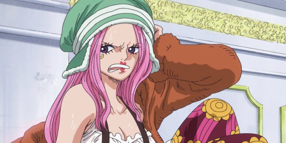 Jewelry Bonney With a brown fur coat and a green hat